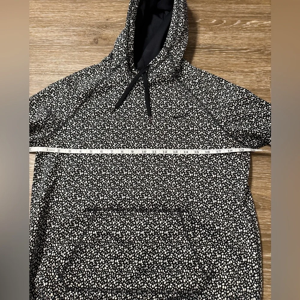 Nike Women's Therma Fit Fleece Lined Hoodie w Front‎ Pocket Size M Petal Pattern